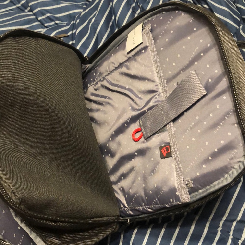 Perry Ellis Back Pack - Picture 4 of 5